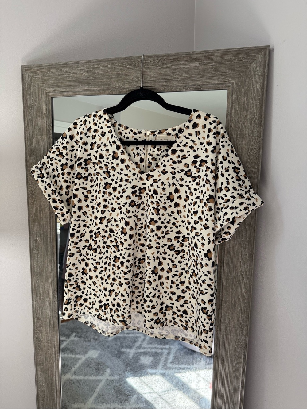 Leopard Print V-Neck Short Sleeve Top - Cream/Tan/Black Size Large